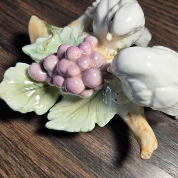 Vintage CAPODIMONTE Porcelain Figurine of Two Sparrows Perched Upon Grapevine - Picture 7 of 8